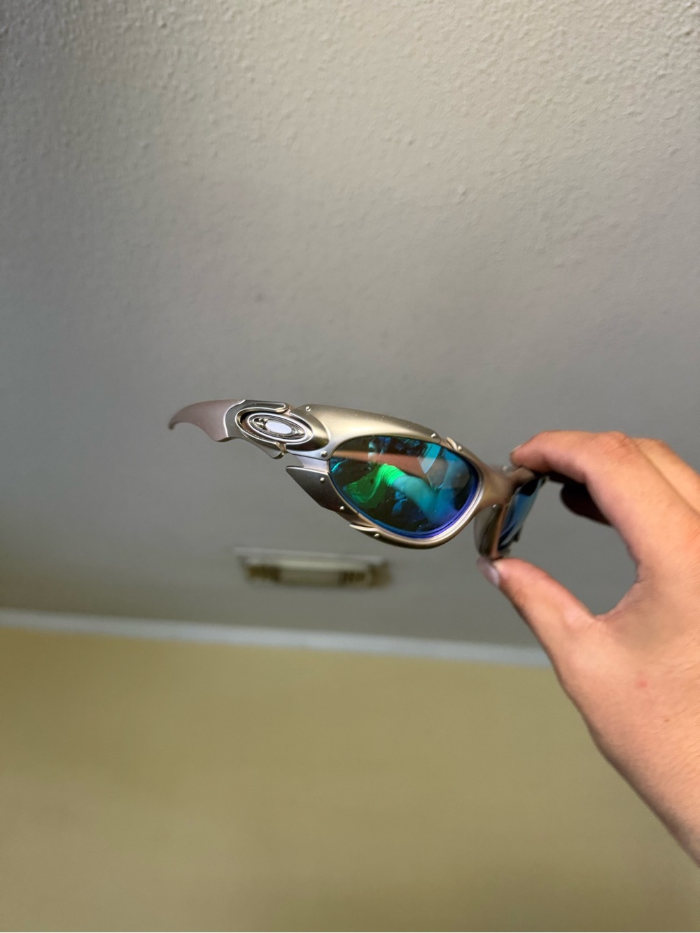 Men's Silver Frame Sunglasses with Green-Blue Mirrored Lenses oak o sunglasses